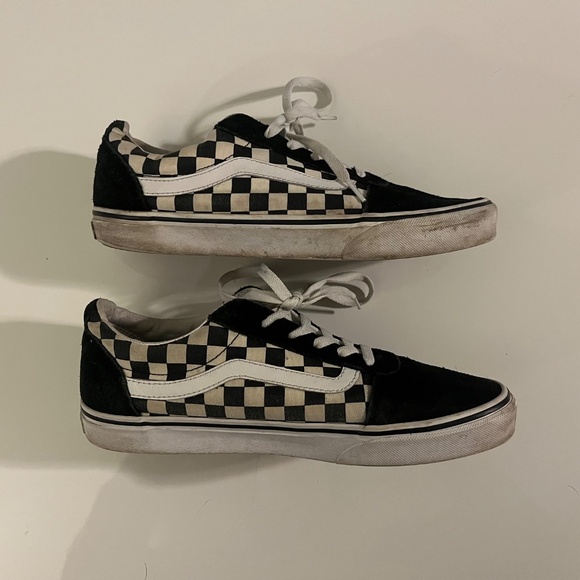 Vans Classic Checkered Sneakers - Picture 3 of 7